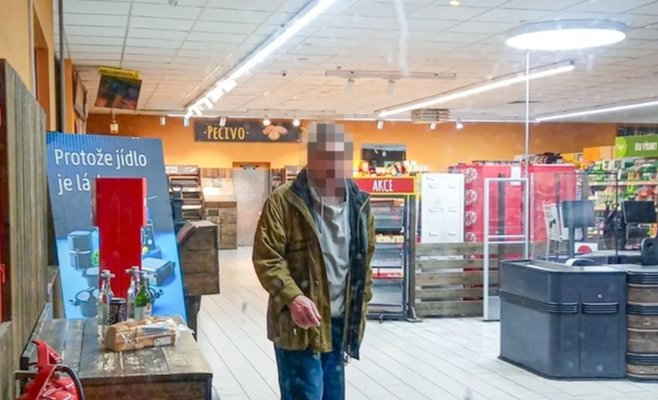 Покупатель застрял в супермаркете и не понимал, почему в три часа ночи нет кассира