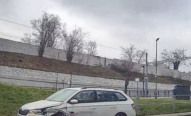 В Пльзени водитель под наркотиками устроил погоню и врезался в два автомобиля