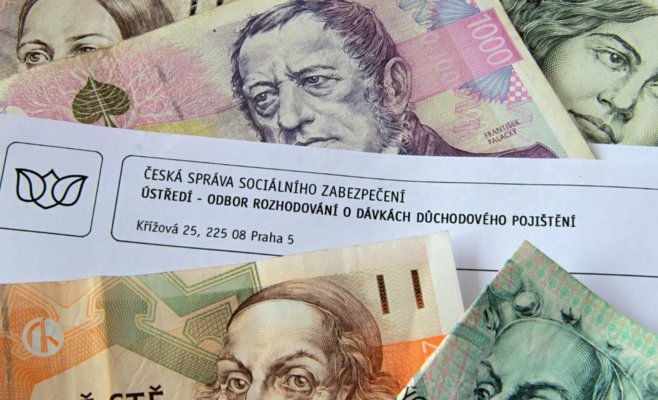 Перед выходом на пенсию важно проверить учёт трудового стажа. Его можно подтвердить задним числом