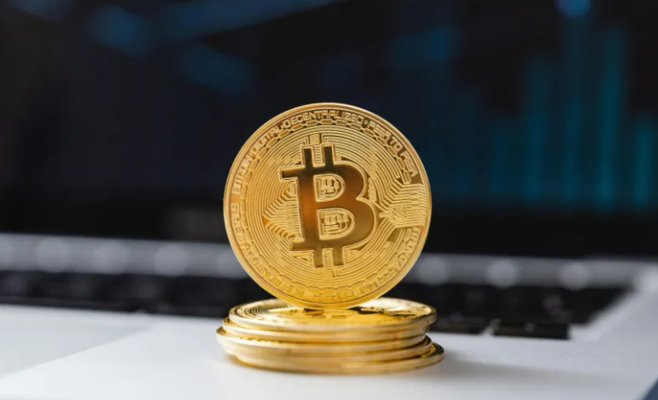 Bitcoin обрушился ниже 100 000 долларов после объявления Трампа о новых пошлинах