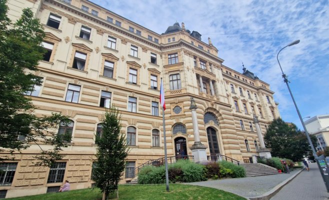 Бросила младенца на пол: мать, едва не убившая пятинедельную дочь, просит избежать тюрьмы