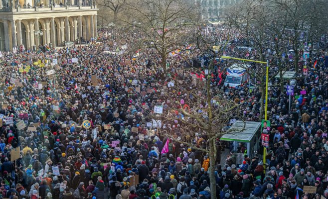 Четверть миллиона человек вышли на протест в Мюнхене против ультраправых