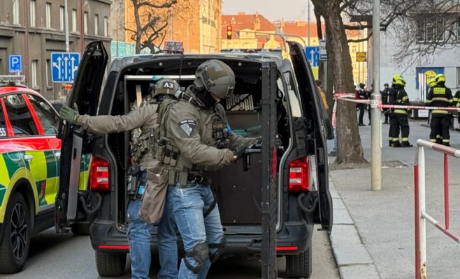 В Праге в отеле нашли раненого иностранца и подозрительные провода: полицию вызвали на место пиротехники