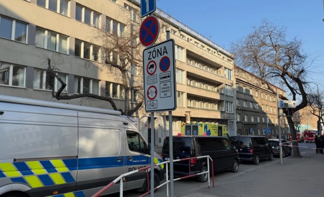 В Праге в отеле нашли раненого иностранца и подозрительные провода: полицию вызвали на место пиротехники