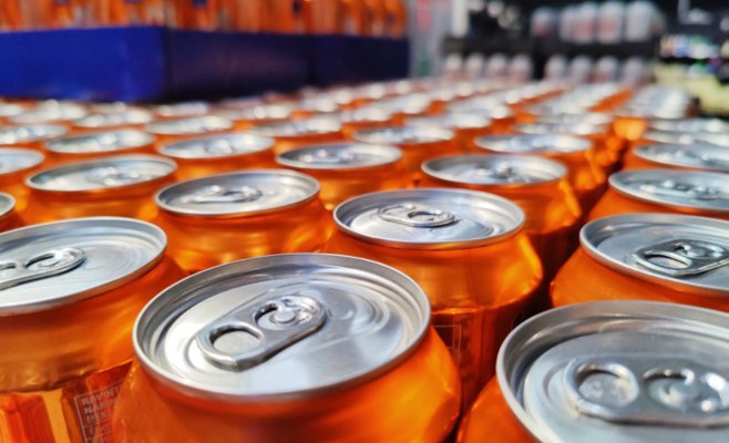 Чехия хочет запретить продажу энергетиков подросткам до 16 лет