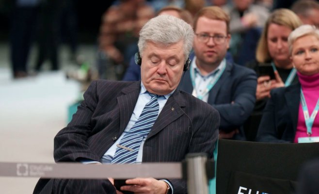 Порошенко заявил, что Зеленский ввел против него санкции