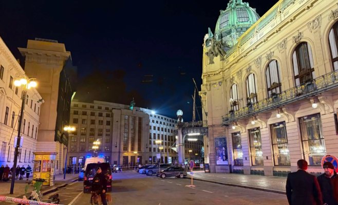 Эвакуация в Общественном доме Праги во время Чешского бала: полиция искала бомбу