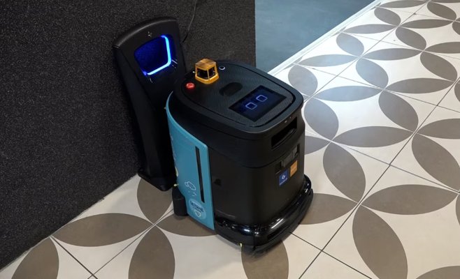 ЛЮДИ В ШОКЕ: В СУПЕРМАРКЕТАХ ПОЯВИЛИСЬ РОБОТЫ-УБОРЩИКИ