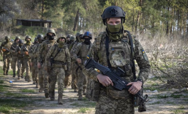 Украина разрешила призыв с 18 лет и заманивает молодежь щедрыми бонусами