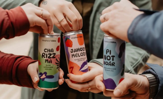 Вино в банках завоевывает молодежь, но консерваторы сопротивляются