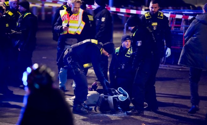 Нападение у Мемориала Холокоста в Берлине: турист получил тяжелые ранения