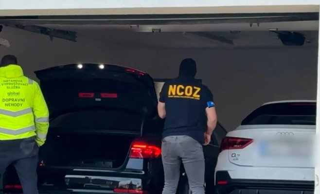 Коррупционный скандал в больнице Мотол: у экс-директора изъяли люксовый Audi A8