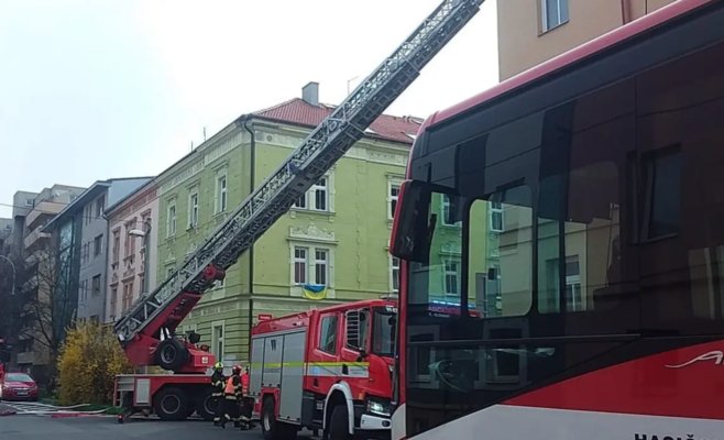 Школьник из Пльзени напал с ножом на двух человек и поджёг квартиру: суд вынес вердикт