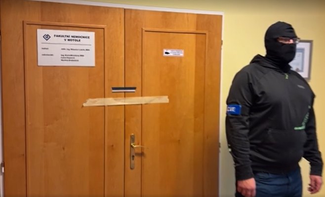 Коррупционный скандал в больнице Мотол: замдиректора требовал миллионы за аренду кафе и ресторанов