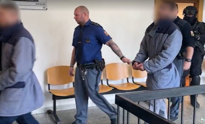 Побег с насилием: два заключённых жестоко избили охранника и пытались сбежать. Суд вынес суровый приговор