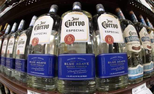 Продукты, текила, электроника и игрушки: как новые пошлины ударят по кошелькам американцев