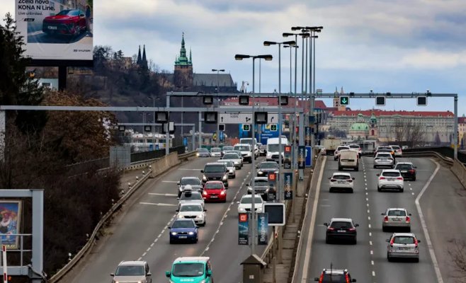 Грузовикам запрещен въезд в тоннели и центр Праги. Однако выдано более 2100 разрешений