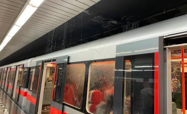 Авария в метро Праги: на станции Florenc со строп начала литься вода, станцию закрыли
