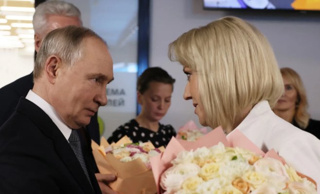 Россиянка похвасталась перед Путиным похищенной украинской девочкой