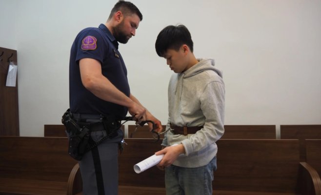 Вьетнамский студент в Остраве напал с ножом на соперника в любви: приговор — 6,5 лет тюрьмы и депортация