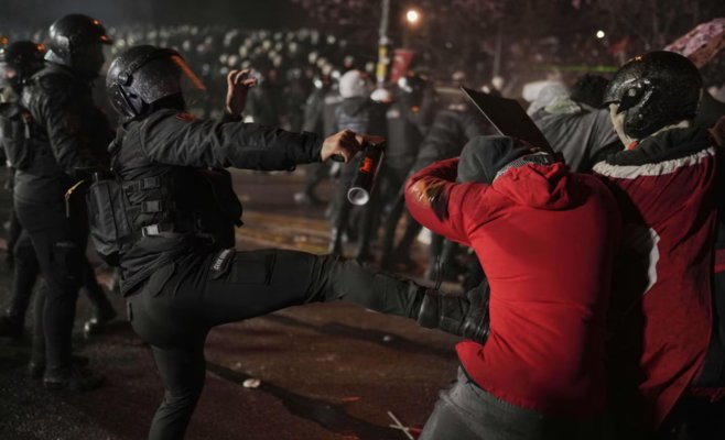 Турцию захлестнули массовые протесты после задержания мэра Стамбула