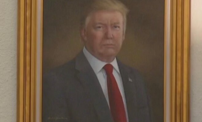 Путин подарил Трампу новый портрет. Ему понравилось