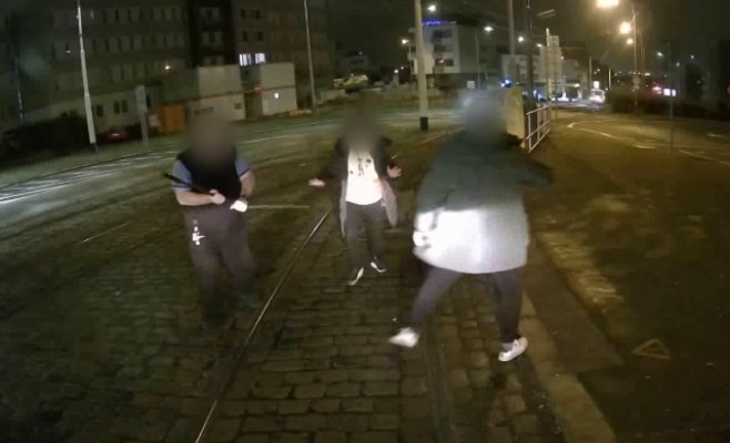 Драка на трамвайной остановке: водитель и пассажир дали разные версии, полиция ищет свидетелей