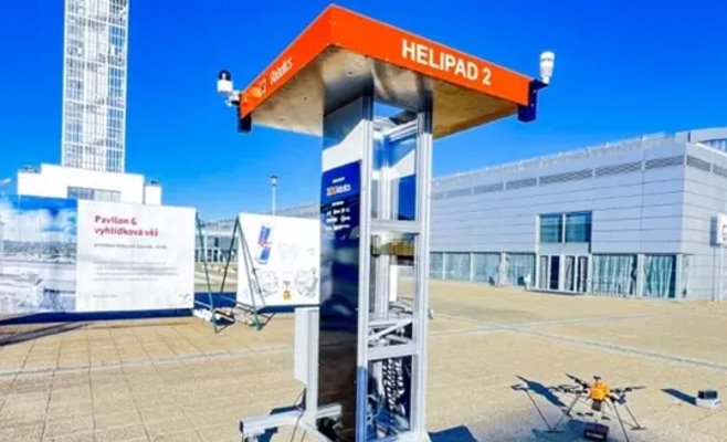 С обедом прилетит дрон: в Чехии прошли первые тесты доставки в городских условиях