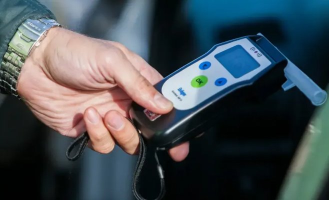 Пьяная водительница с 4,2 промилле врезалась в автобус, в машине был двухнедельный младенец