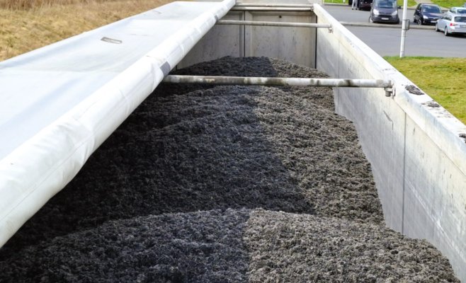 «Да, мы завозили в Чехию мусор»: репортаж с рейда по грузовикам с отходами