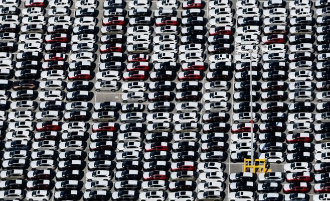 Американские порты переполнены: автопроизводители заморозили поставки и ждут ясности с пошлинами