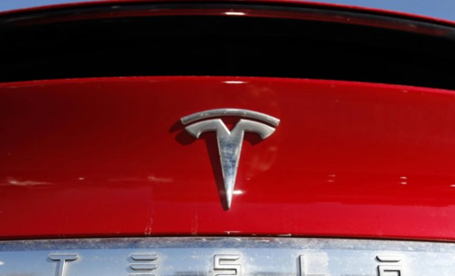 Tesla резко подешевела на вторичном рынке в Чехии. Model 3 можно купить дешевле 500 тысяч крон