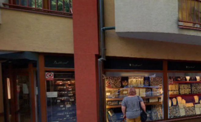 Искусственный интеллект помог создать фоторобот важного свидетеля дерзкого ограбления ювелирного магазина в Лугачовице