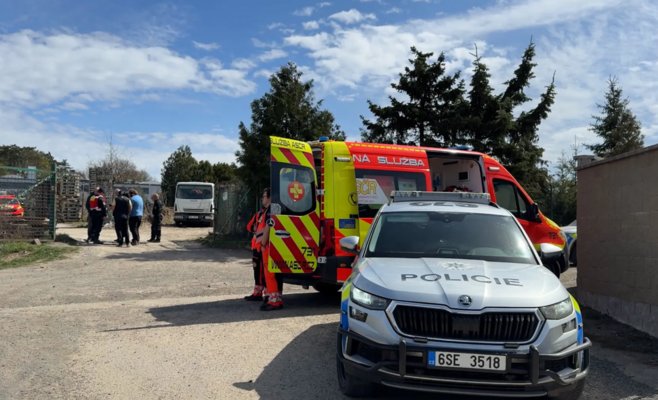 Стрельба на предприятии под Прагой: один человек в критическом состоянии, подозреваемый задержан