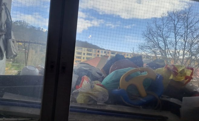 «Как только приходят соцвыплаты — начинается бардак»: в Устецком крае жильцы страдают от соседей в проблемном доме