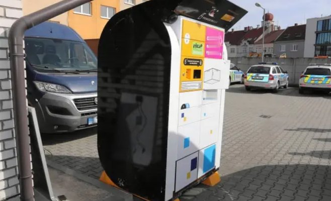 В регионе Простеёв воры попытались украсть весь посылочный бокс — уехать не дали полицейские