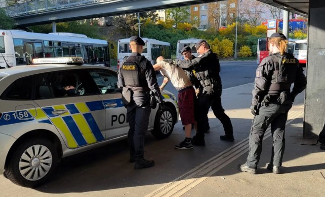 Вооружённый инцидент на станции метро Качеров в Праге: полиция обезвредила мужчину с пистолетом