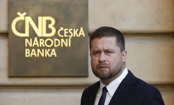 Три четверти миллиона в месяц: самым высокооплачиваемым госменеджером Чехии стал глава Центробанка