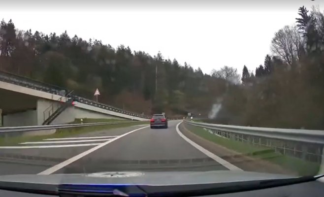 Иностранца на угнанном авто в Яблонце остановил полицейский затор из фуры