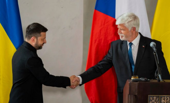 Чешская инициатива по поставке боеприпасов работает блестяще, — поблагодарил Зеленский после встречи на Пражском граде