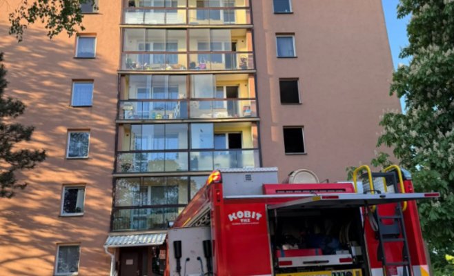 Пожар в многоэтажке в Карловых Варах: эвакуированы десятки жителей, есть пострадавшие