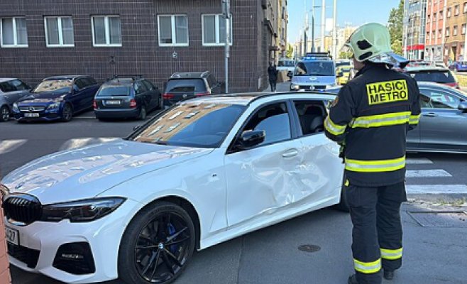 Авария в пражских Страшницах остановила движение трамваев: пострадали женщина и ребёнок