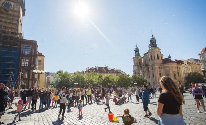 От заморозков до жары под +30: Чехию ждёт температурный скачок на выходных