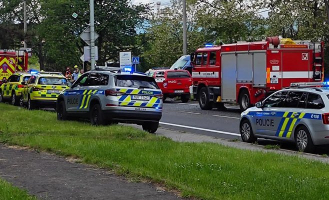 Под кайфом за рулём: в Усти-над-Лабем водитель фуры протаранил автобус и скрылся с места ДТП