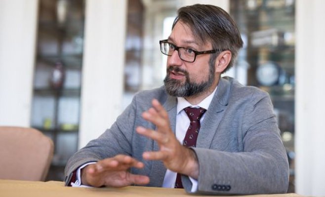 Ландовский: Европа превращается в «континент официантов и отельеров». Сравнение с Россией болезненно