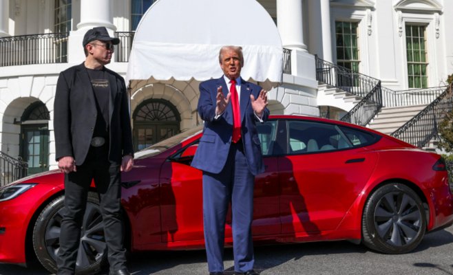Президент США хочет избавиться от своей красной Tesla. Спор Трампа и Маска разгорается