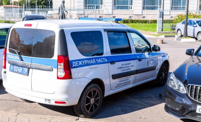 15-летняя россиянка выбросила новорожденную дочь из окна в пакете: девочка чудом выжила