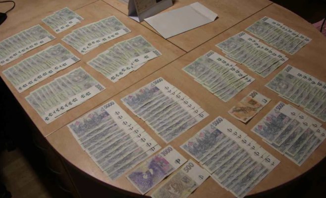 Пока мылся в душе — потерял всё: бездомная украла у пенсионера 370 тысяч, спрятанных под ковром