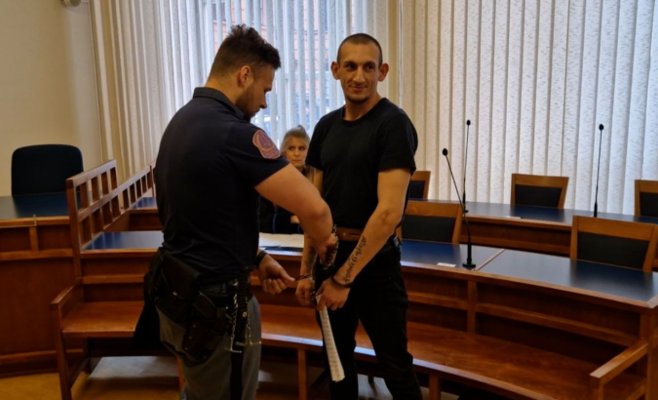 Изнасиловал пьяную 12-летнюю девочку в туалете вокзала в Брно. Получил семь лет тюрьмы