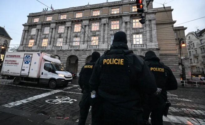 Подозрительное поведение на факультете: полиция провела операцию в здании философского факультета Карлова университета